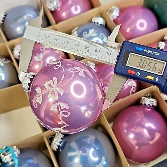 Pink Gray Round 14pcs Christmas Ornaments Baubles Glass Canada 2001 Vintage - Picture 7 of 11